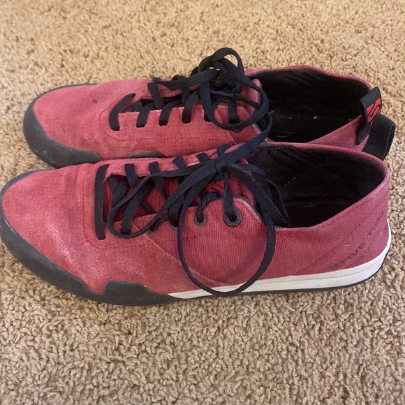 5-10 Approach Shoe, M7.5/W9 - Picture 2 of 5